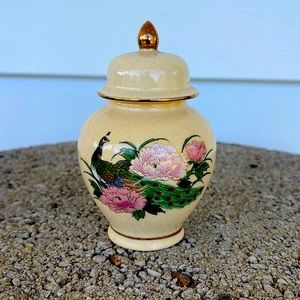 🍭 Small vintage ginger jar